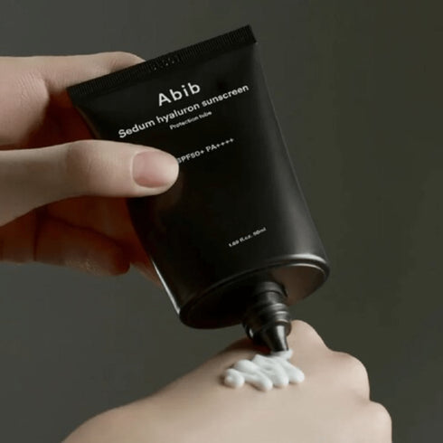 Ideal pentru pielea sensibilă și reactivă
Cu extract calmant de sedum și formulă non-iritantă, Abib Sunscreen Sedum Hyaluron SPF50+ este perfect pentru protecție zilnică fără disconfort. wowskin.ro